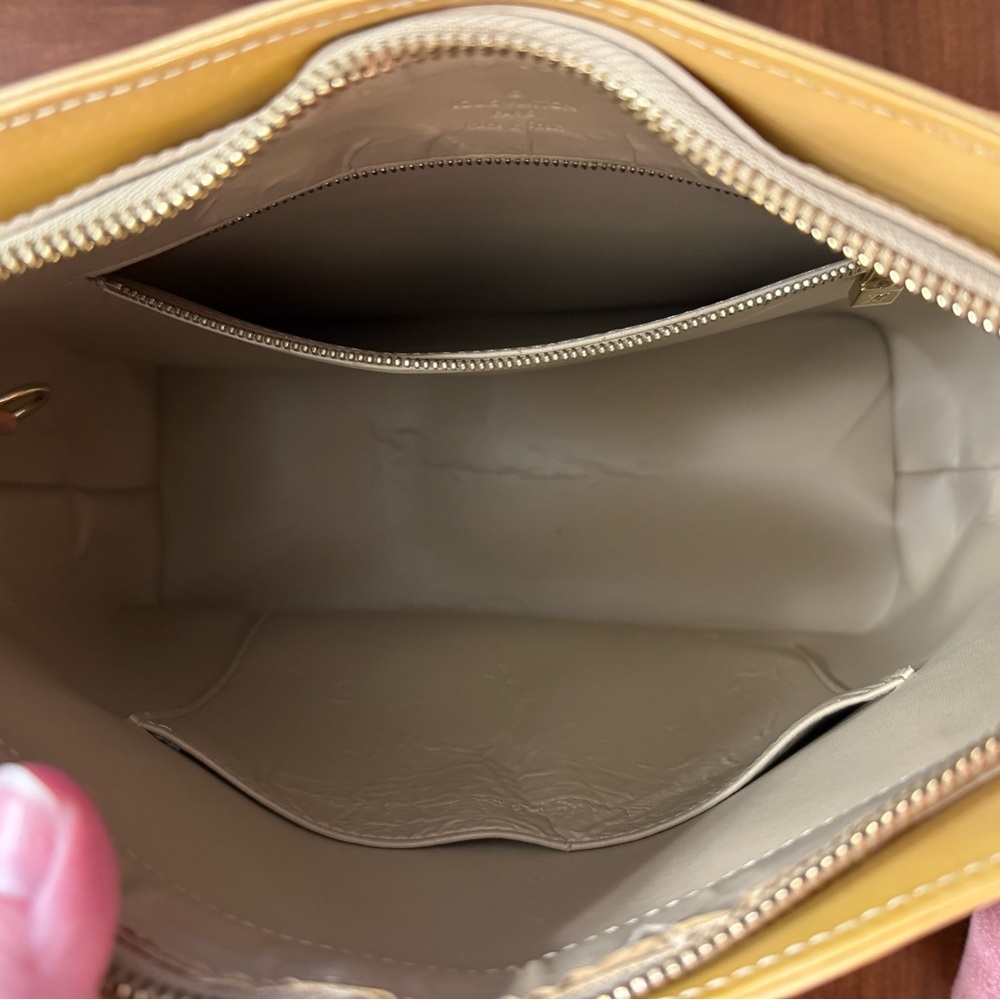Louis Vuitton Cream and Brown Vernis Classic Tote - Picture 4 of 8